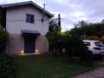 VENTA CASA 4 AMBIENTES BARRIO TIEMPO LIBRE
