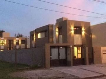 VENTA DUPLEX 3 AMBIENTES ITUZAINGO COCHERA Y PATIO