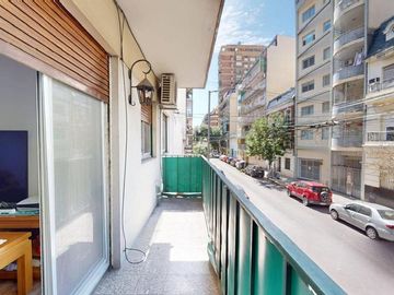 DEPARTAMENTO FLORES BALCON CON COCHERA 80 M2