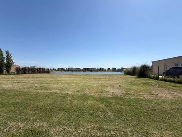 VENTA LOTE 854M2 A LA LAGUNA SAN SEBASTIAN AREA 8