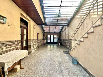 Venta Casa 5amb Cochera Terraza Flores