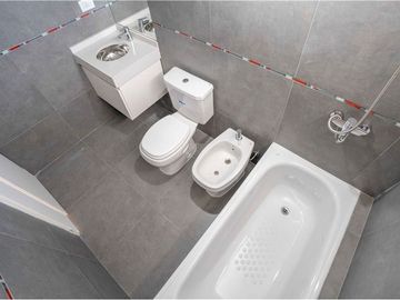 Venta Departamento 2 amb, balcón, Pque Patricios