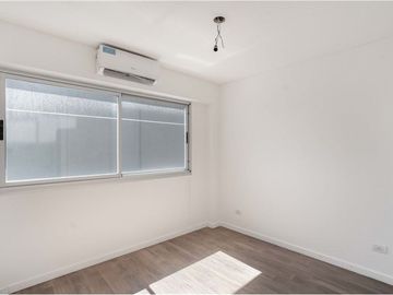 Venta Departamento 2 amb, balcón, Pque Patricios