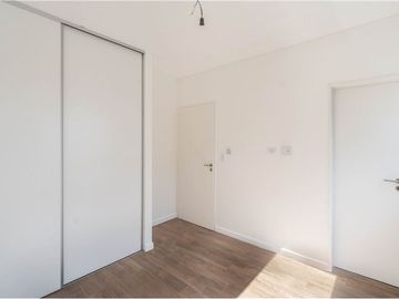 Venta Departamento 2 amb, balcón, Pque Patricios