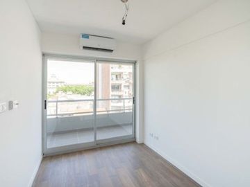 Venta departamento 3 amb. balcón en Pque Patricios