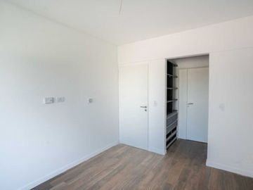 Venta departamento 3 amb. balcón en Pque Patricios