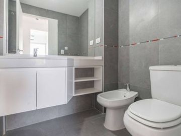 Venta departamento 3 amb. balcón en Pque Patricios