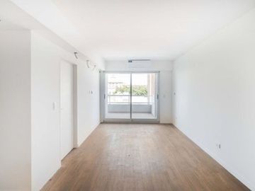 Venta departamento 3 amb. balcón en Pque Patricios
