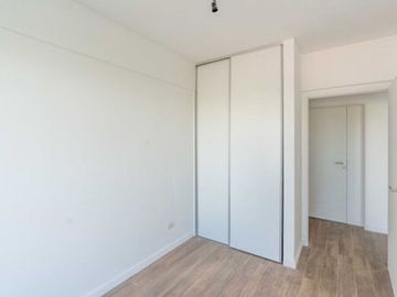 Venta departamento 3 amb. balcón en Pque Patricios
