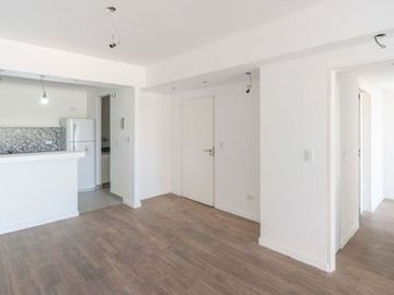 Venta departamento 3 amb. balcón en Pque Patricios