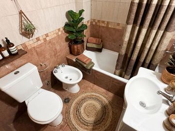 VENTA Depto. 2 amb. Frente c/ balcón. San Martín