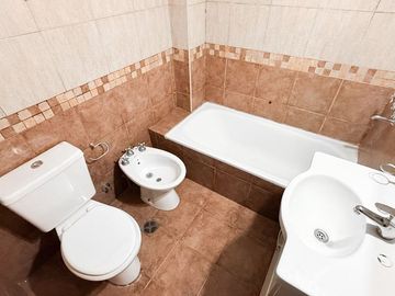 VENTA Depto. 2 amb. Frente c/ balcón. San Martín
