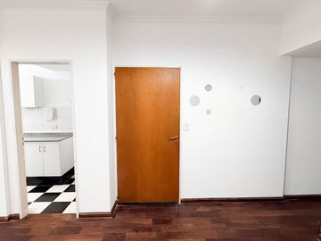 VENTA Depto. 2 amb. Frente c/ balcón. San Martín