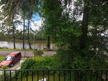 VENTA CASA EN BARRIO CERRAD C.U.B.E FRENTE AL LAGO