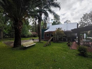 VENTA CASA EN BARRIO CERRAD C.U.B.E FRENTE AL LAGO