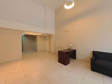 Depto de 2 ambientes con cochera y 2 baños