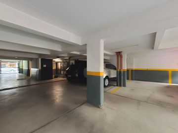 Depto de 2 ambientes con cochera y 2 baños