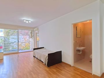 Depto de 2 ambientes con cochera y 2 baños