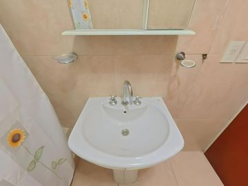 Depto de 2 ambientes con cochera y 2 baños