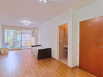 Depto de 2 ambientes con cochera y 2 baños