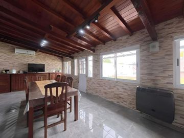 CASA 4 AMB EN VENTA EN VICTORIA, JARDIN Y PILETA