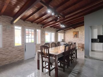 CASA 4 AMB EN VENTA EN VICTORIA, JARDIN Y PILETA
