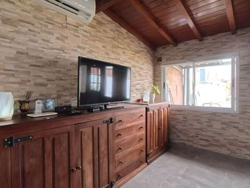CASA 4 AMB EN VENTA EN VICTORIA, JARDIN Y PILETA
