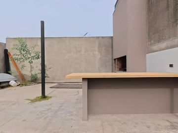 CASA 4 AMB EN VENTA EN VICTORIA, JARDIN Y PILETA