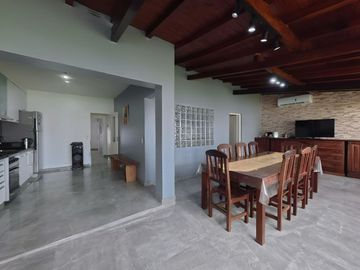 CASA 4 AMB EN VENTA EN VICTORIA, JARDIN Y PILETA
