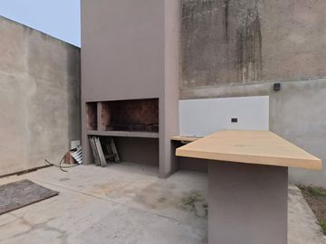 CASA 4 AMB EN VENTA EN VICTORIA, JARDIN Y PILETA