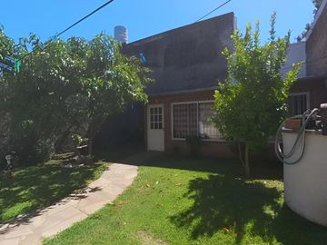 Casa APTO CREDITO  3Amb.coch y jardin V Ballester