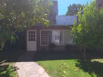 Casa APTO CREDITO  3Amb.coch y jardin V Ballester