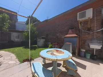 Casa APTO CREDITO  3Amb.coch y jardin V Ballester