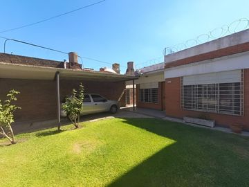 Casa APTO CREDITO  3Amb.coch y jardin V Ballester