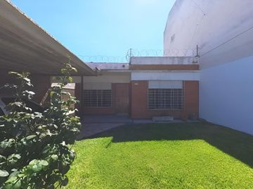 Casa APTO CREDITO  3Amb.coch y jardin V Ballester