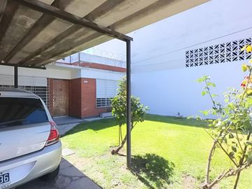 Casa APTO CREDITO  3Amb.coch y jardin V Ballester