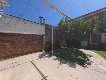 Casa APTO CREDITO  3Amb.coch y jardin V Ballester