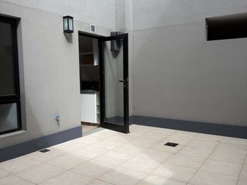 DEPARTAMENTO 3 AMBIENTES CON  PATIO Y BALCON