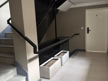 DEPARTAMENTO 3 AMBIENTES CON  PATIO Y BALCON