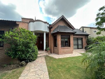 VENTA CASA QUINTA 5 AMBIENTES CON PILETA INCREIBLE