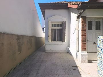 VENTA CASA 4 AMB EN DEVOTO A REFACCIONAR!!!!