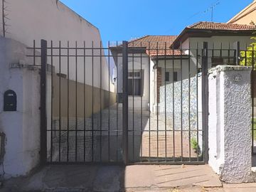 VENTA CASA 4 AMB EN DEVOTO A REFACCIONAR!!!!