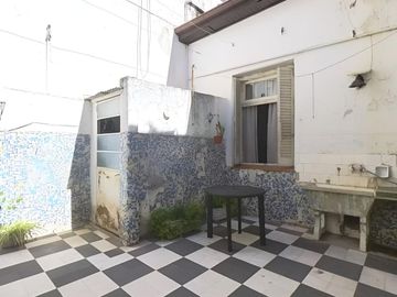 VENTA CASA 4 AMB EN DEVOTO A REFACCIONAR!!!!
