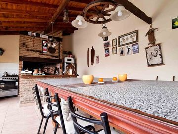 casa en venta 6 ambientes pileta quincho castelar