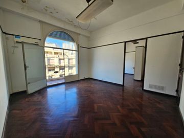 Venta Oficina Super luminosa Centro Estudio Piso 9