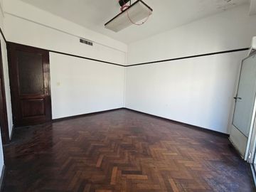 Venta Oficina Super luminosa Centro Estudio Piso 9