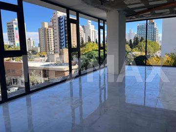 VENTA OFICINA LUMINIA Y DOS COCHERAS