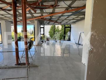 VENTA OFICINA LUMINIA Y DOS COCHERAS