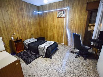 VENTA CASA 2 DORMITORIOS, COCHERA ECHESORTU
