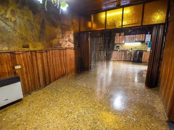 VENTA CASA 2 DORMITORIOS, COCHERA ECHESORTU